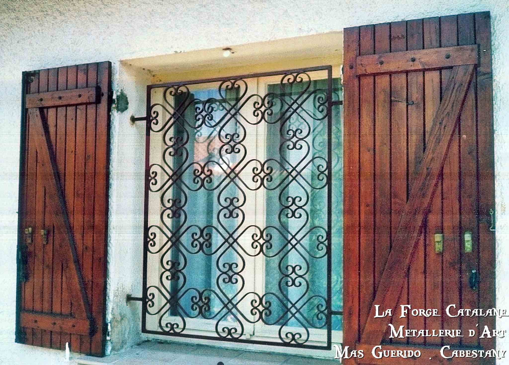 grille double volutes forge catalane.jpg